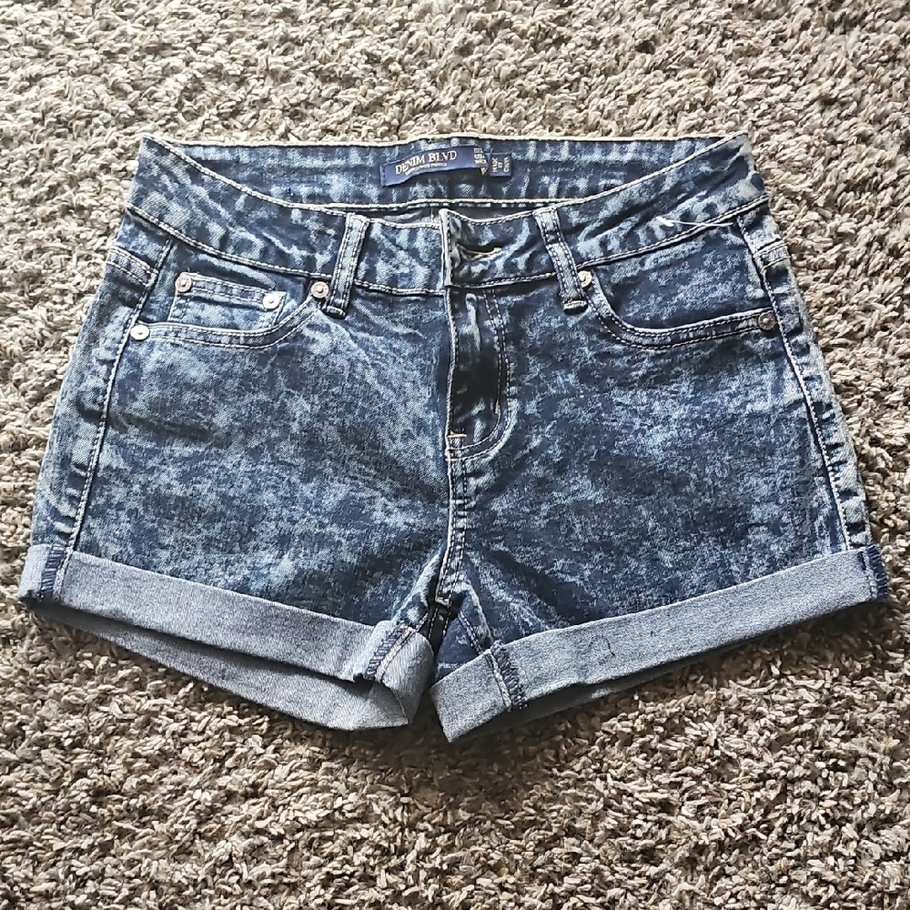 NWOT Denim Blvs Blue Acid Wash Denim Shorts